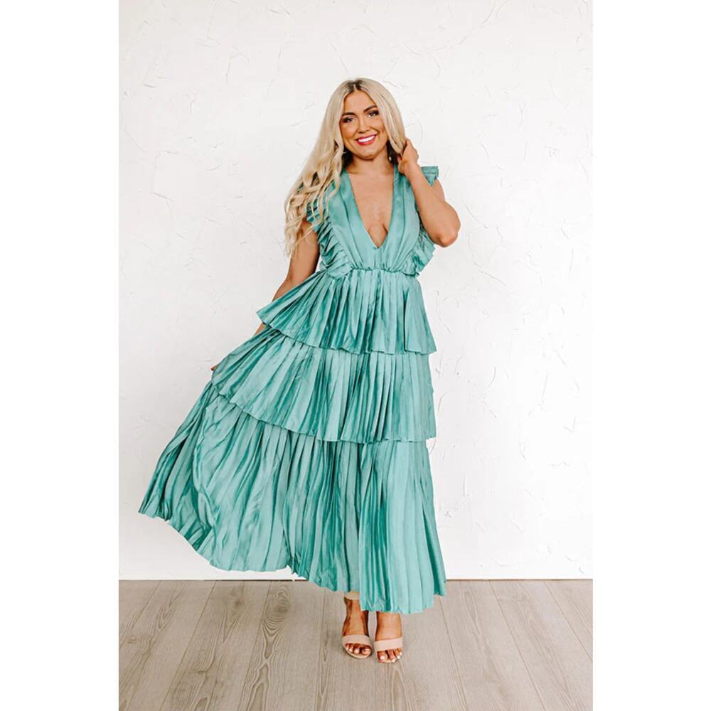 NEW! Impressions Seeking Champagne Pleated Maxi Dress, NWT, Size Large